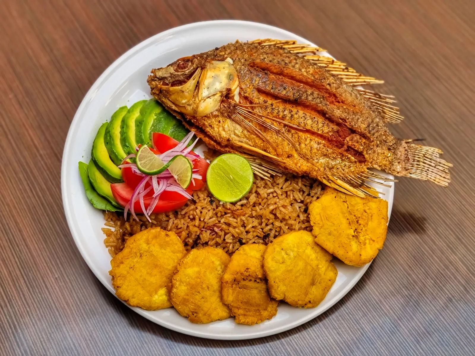 Pescado frito colombiano